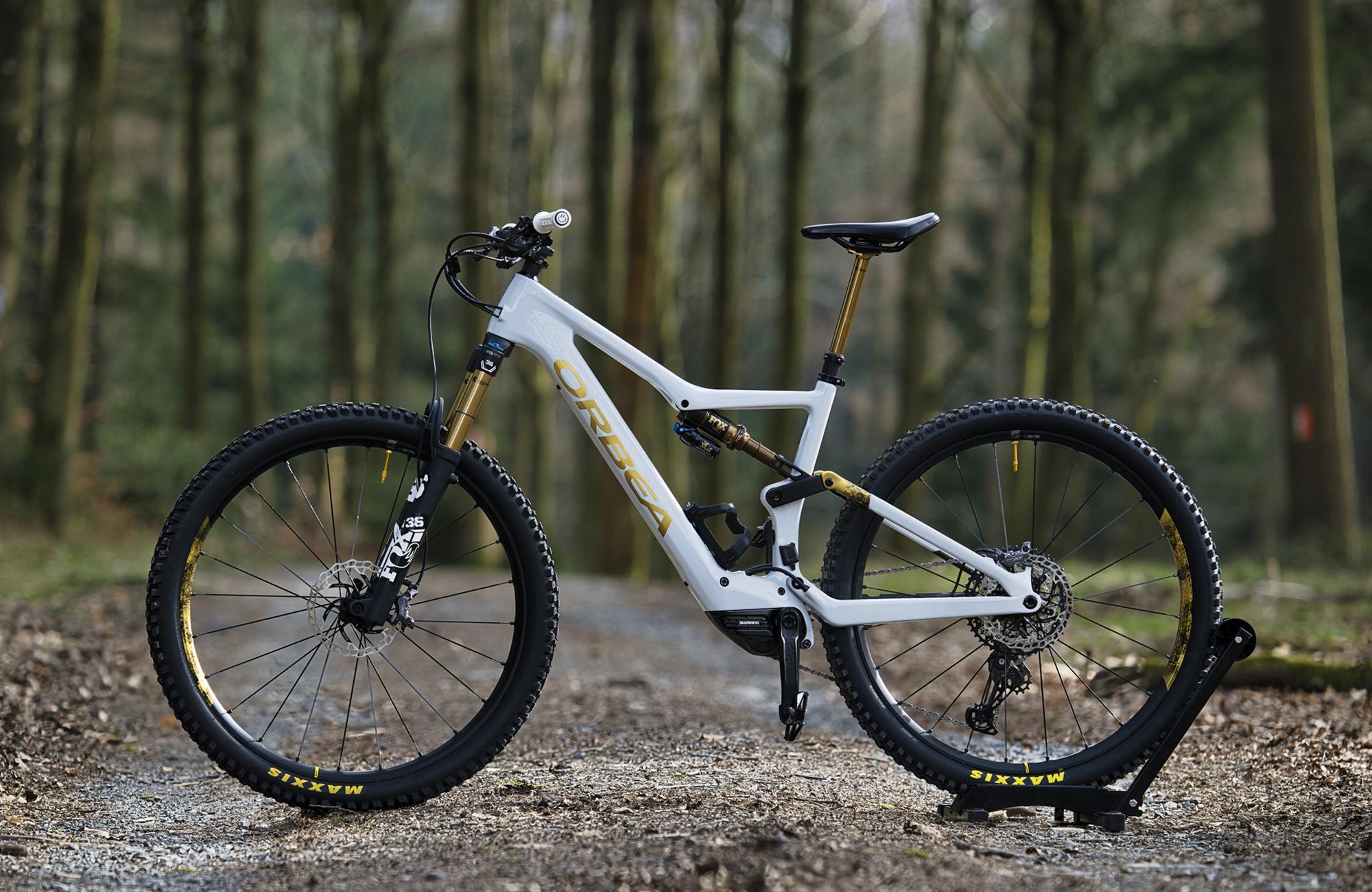 VTT Orbea blanc nacré customisé