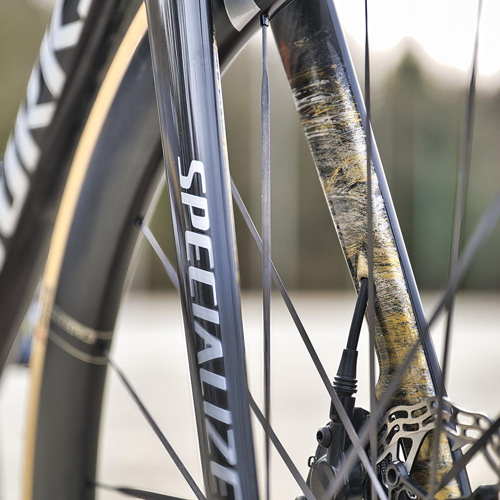 Vélo customisé avec reflets or