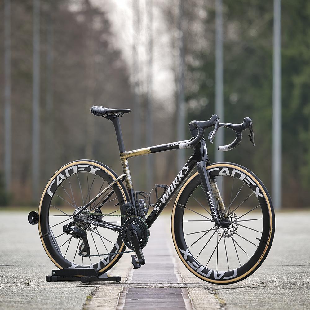 Présentation d’un vélo de route customisé sur mesure